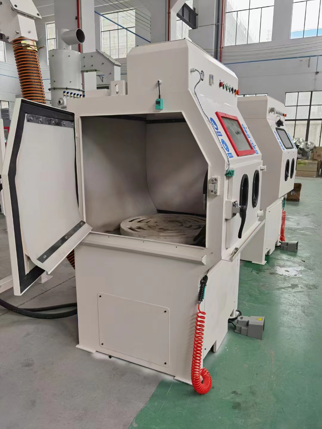 陵水移动式抛丸机的工作原理?